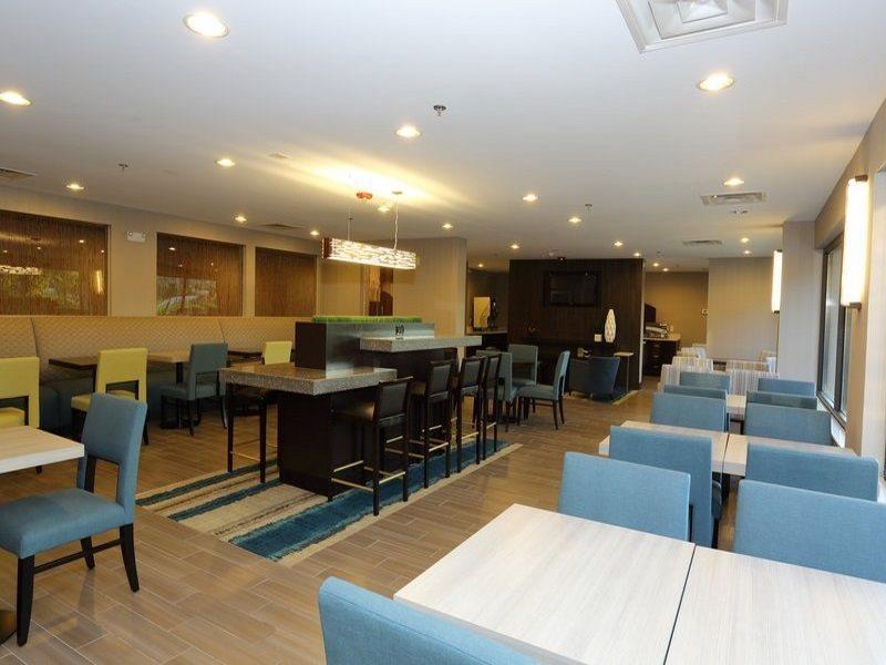 布伦特伍德南冷泉智选假日酒店 外观 照片